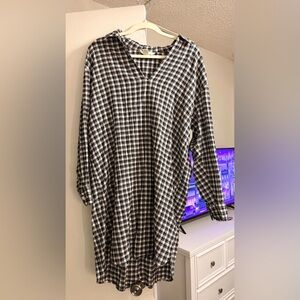 H&M Black and White Plaid V-Neck Shirt Dress